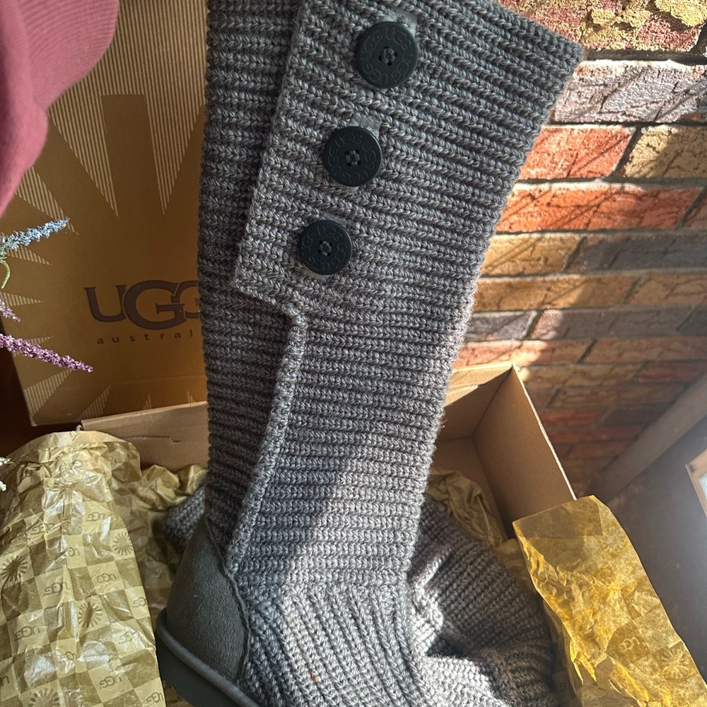 UGG Gray Casual Socks with Cozy Knit Texture